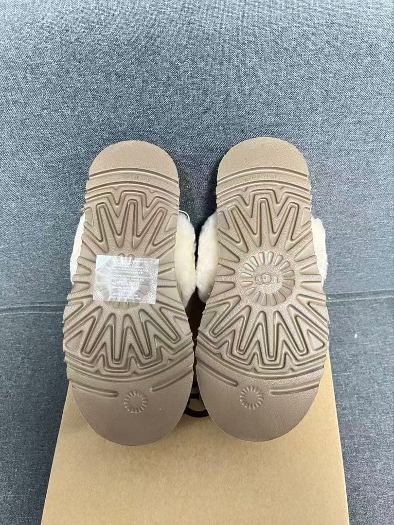 UGG ムートンブーツ ベージュ プラットフォームスリッパ 24.5cm