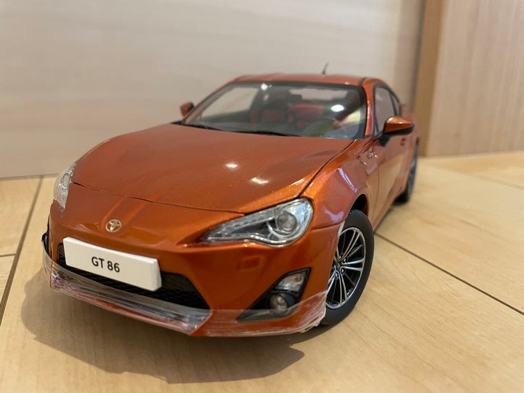 1/18 トヨタ86 オレンジメタリック 左ハンドル仕様 - メルカリ