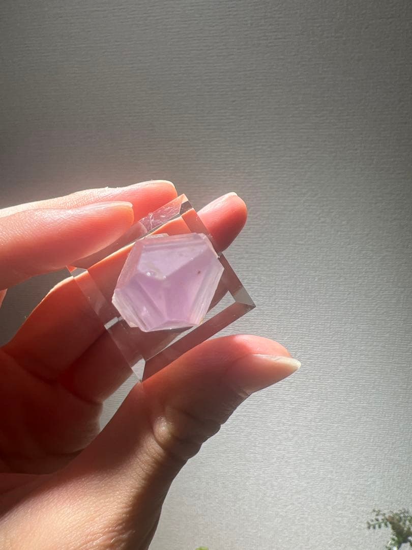 再】極美 国産鉱物 富井鉱山 紫水晶の通販はau PAY マーケット - 輸入