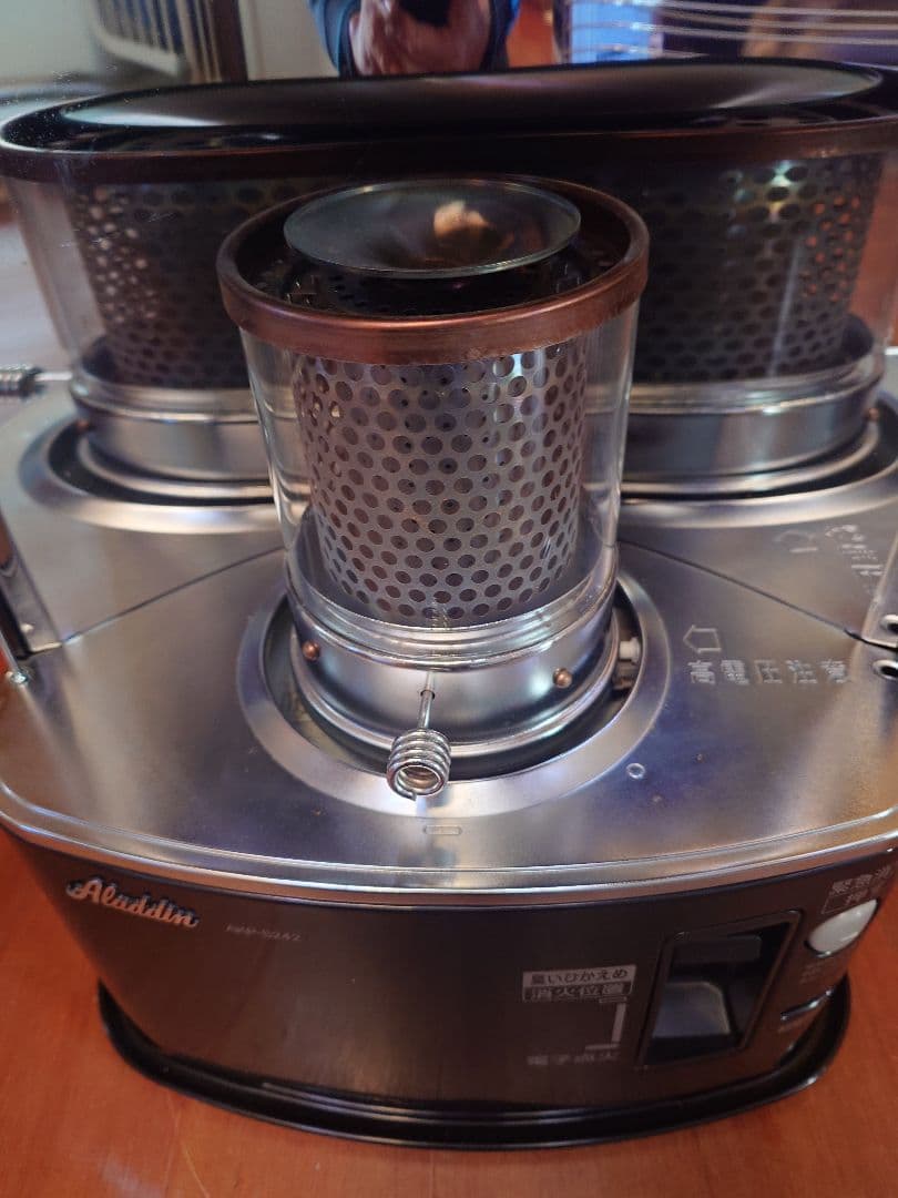 アラジン製石油ストーブ一度使用のみです。