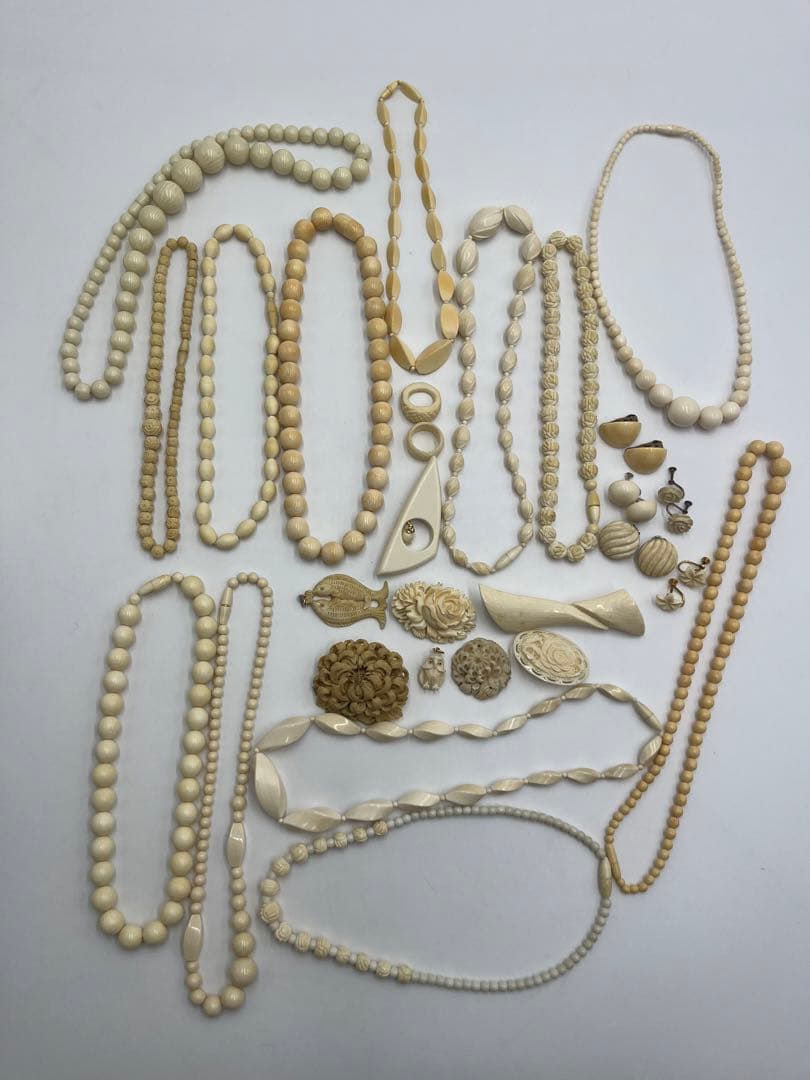 象牙調　象牙風 アクセサリー 約540g 大量 おまとめ ジュエリー　ジャンク 象牙調 象牙風 アクセサリー 約540g 大量 おまとめ ジュエリー