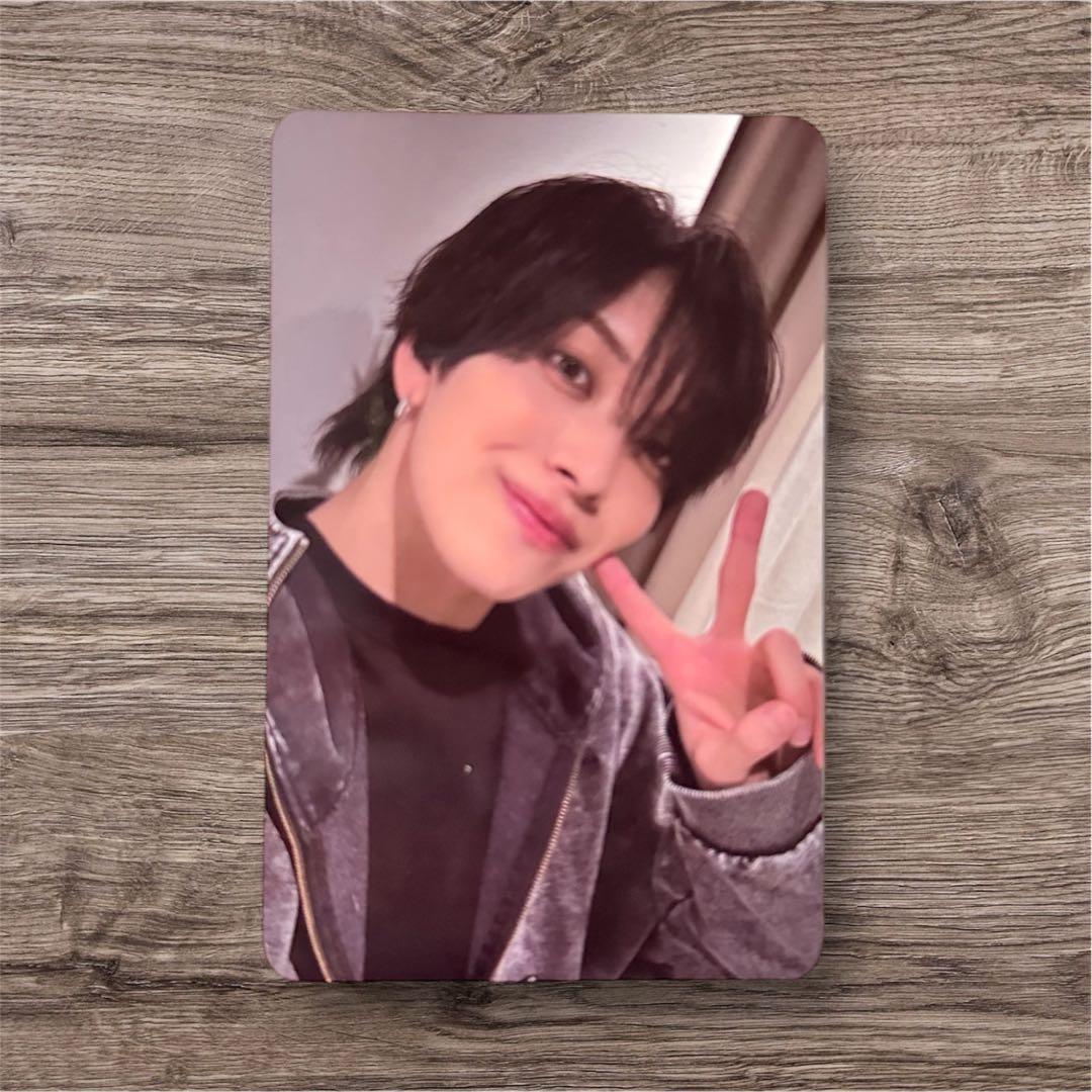 MAZZEL EIKI エイキ セルカ EIKIです！！ ICE衣装のセルカと、レイちゃんとのオソロニット写真を