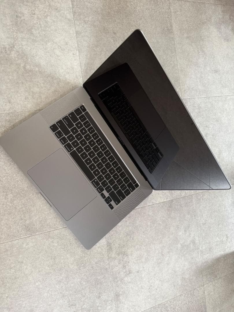 MacBook Pro 16 (2019) i9/32GB/2TB/USキー
