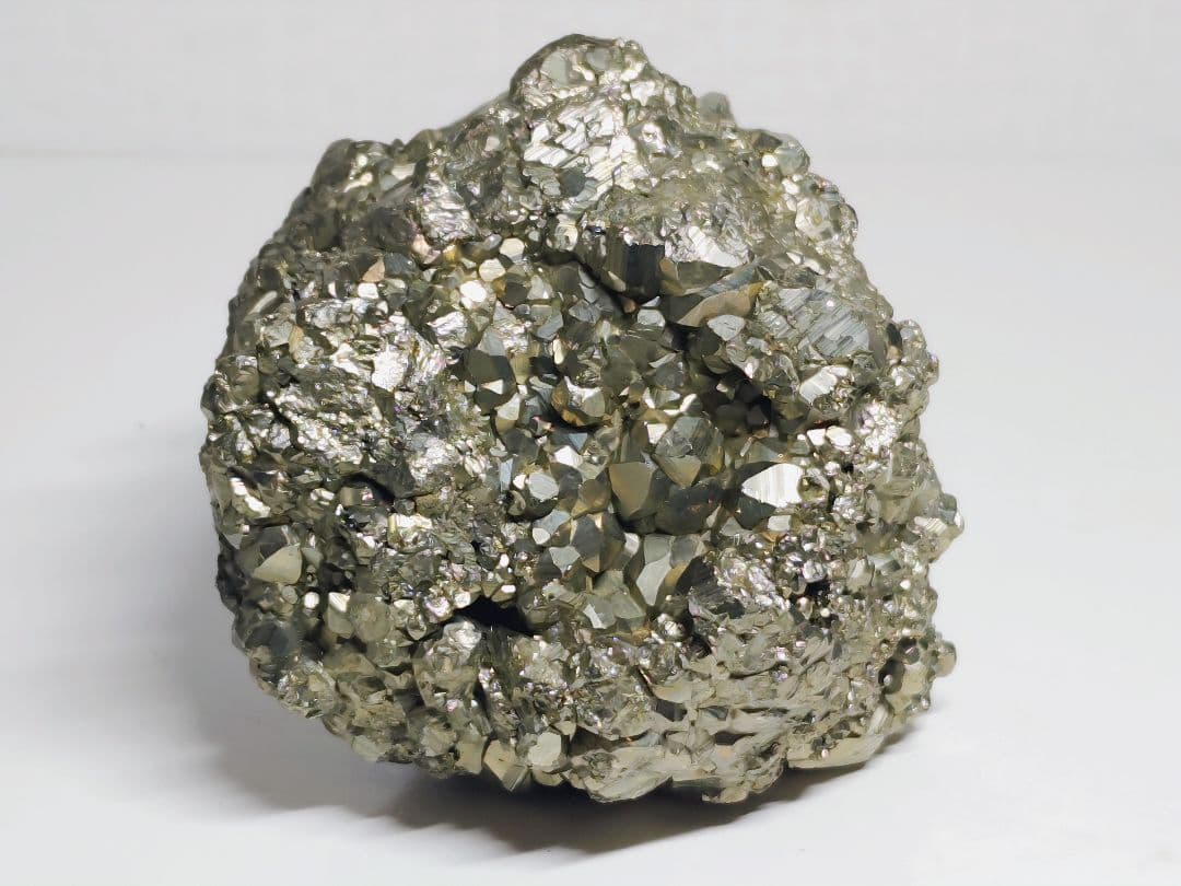 パイライト 1.2kg 黄鉄鉱 原石 鑑賞石 自然石 誕生石 鉱物 鉱石 水石