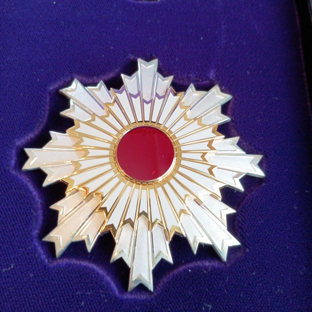 激レア 極美品】旭日大綬章 現行モデル 新型 勲一等 勲章 褒章 本物