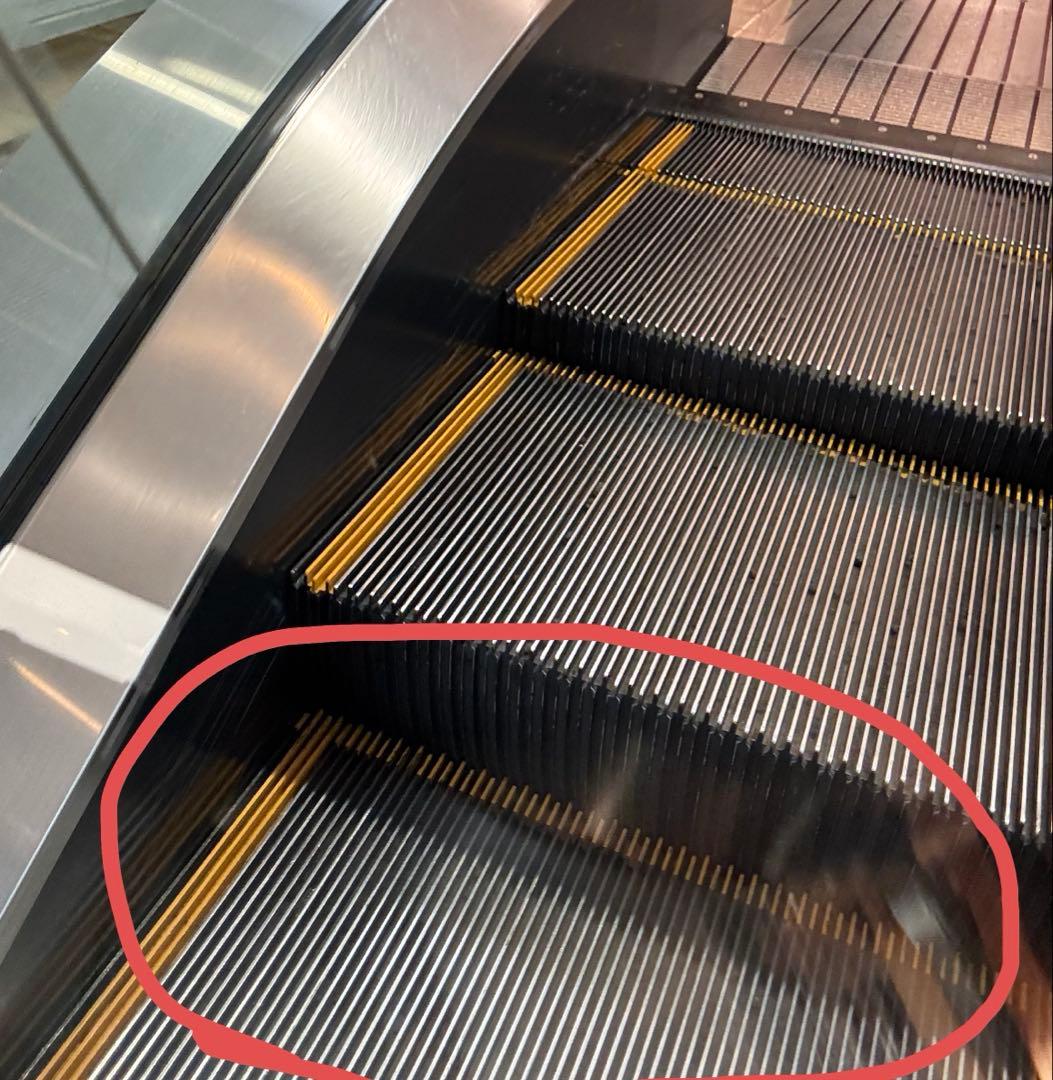 256GB iPhone 15 Pro 訳あり(画面割れ/非純正液晶/内カメ不良 - メルカリ