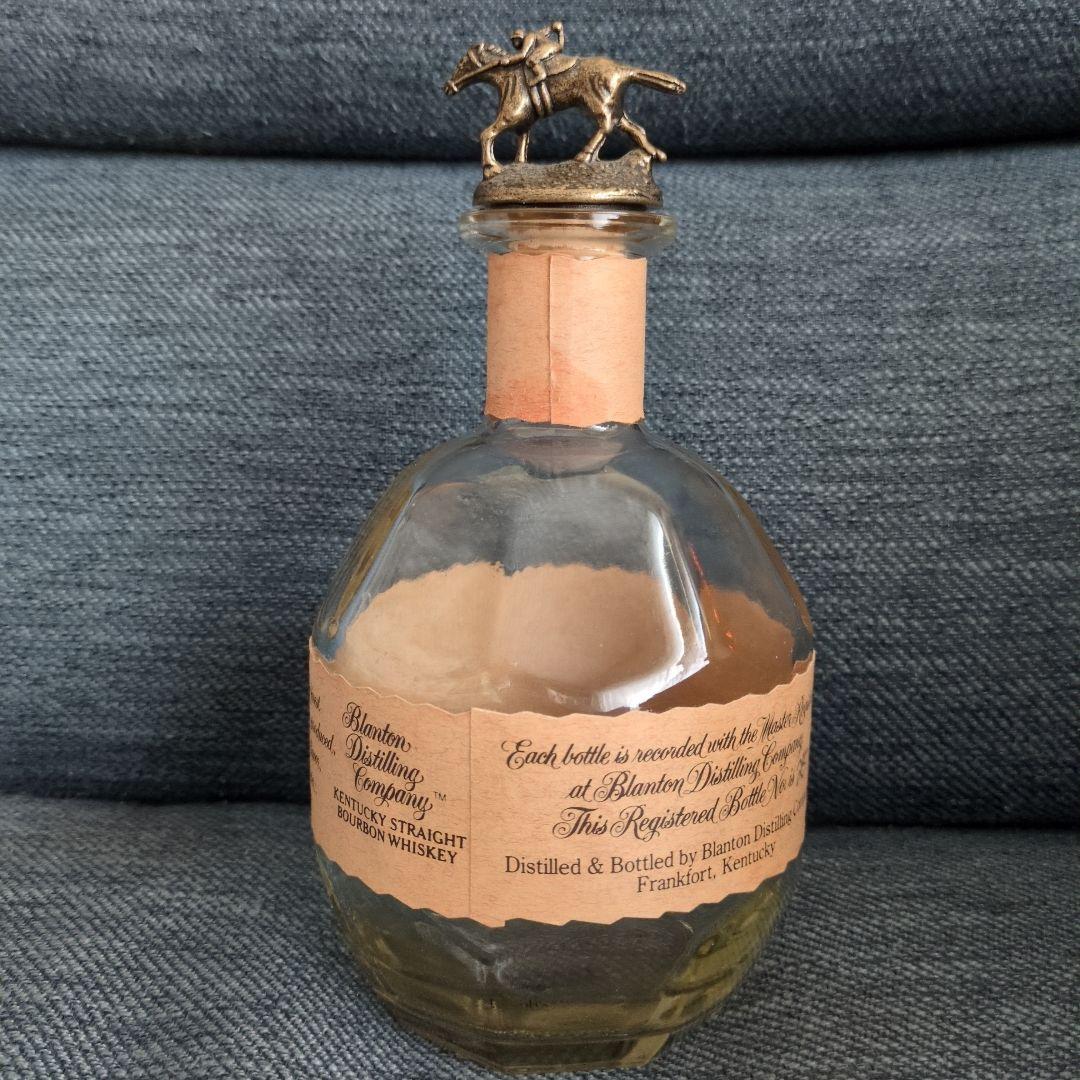 インテリアに♪】ブラントン Blanton's 空瓶 馬キャップ - メルカリ