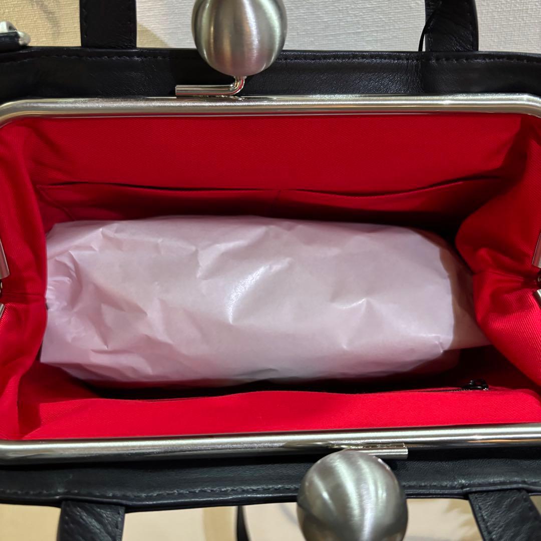 《2/1限定価格》カワカワ　がま口　口金ショルダー　定価5.5万円　定番ブラック