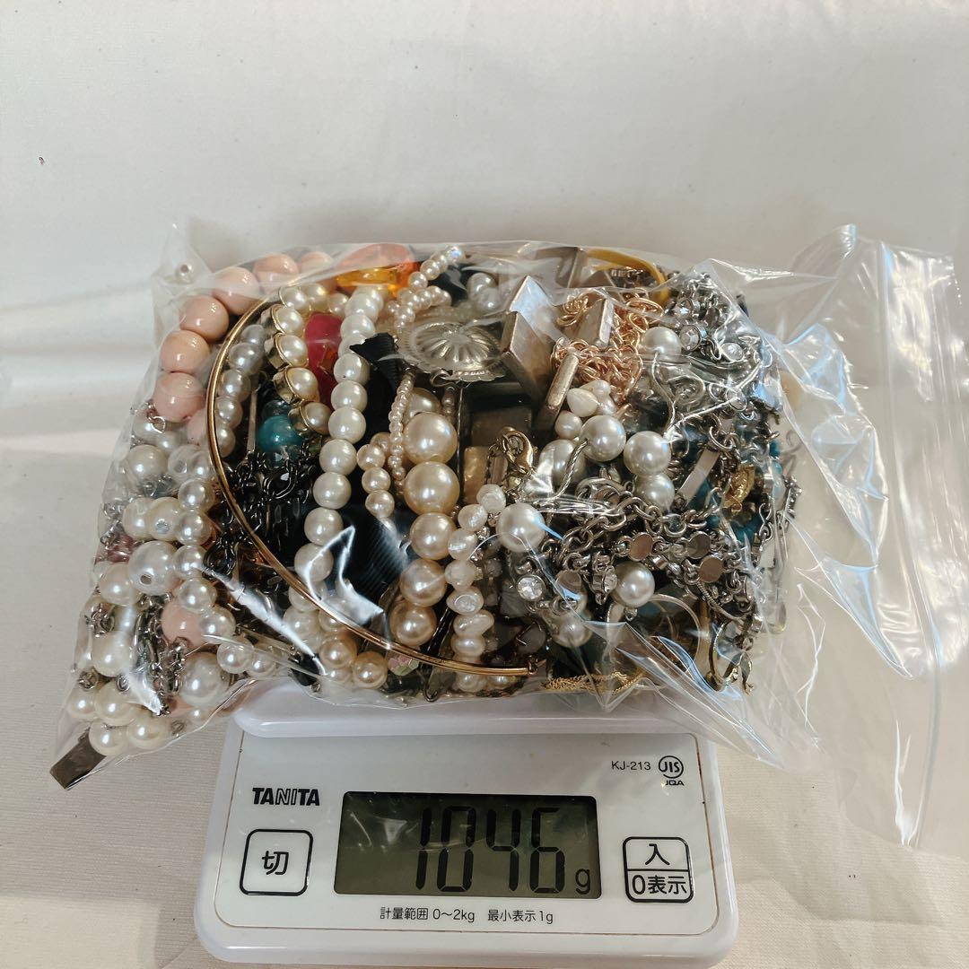 イミテーションアクセサリー まとめ売り 1kg - メルカリ