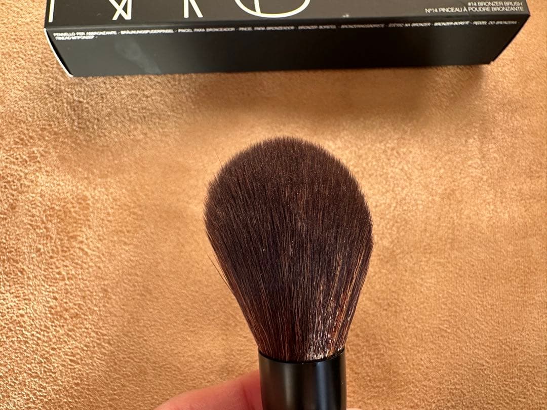 NARSライトリフレクティングプリズマティックパウダー&パウダーブラシ