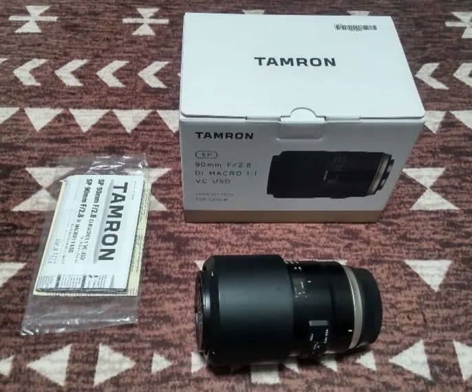 【11月22日以降発送】 タムロン 90mm マクロレンズ　キャノンEF用 新品)TAMRON (タムロン) 90mm F2.8 Di III MACRO VXD/Model F072Z