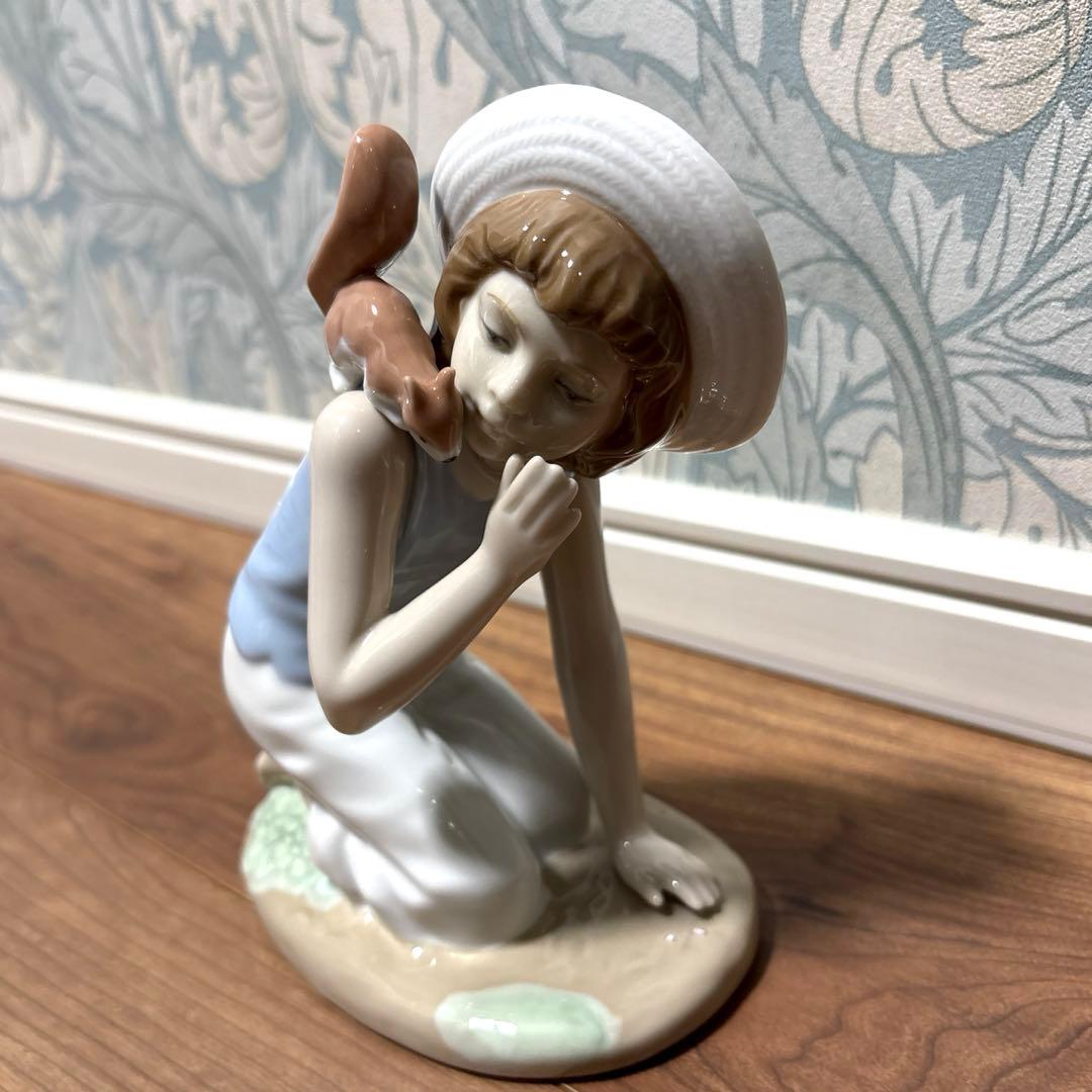 美品】NADAL陶器人形 リスに囁く少女 Amazon.co.jp: NADAL・ ナダル