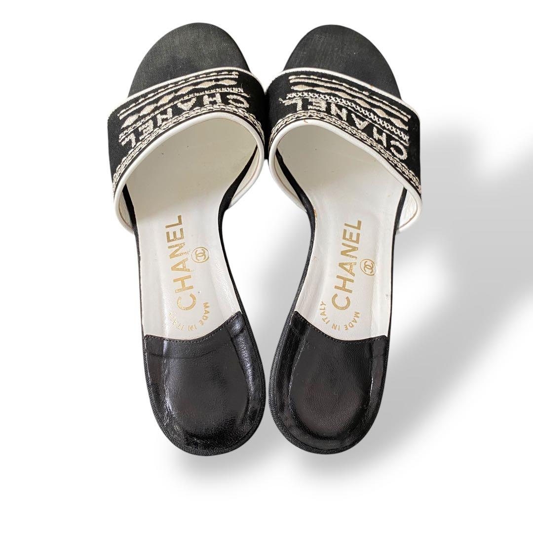 CHANEL ロゴ刺繍 ミュール 白 黒 23-23.5cm - メルカリ