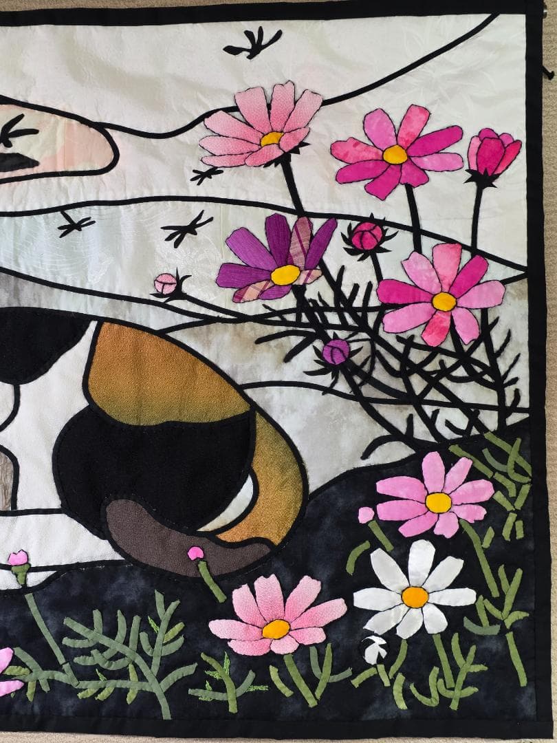 ハンドメイド ステンドグラスキルトタペストリー 猫とコスモス