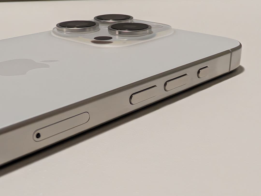 iPhone 15 Pro 128GB SIMフリー ホワイトチタニウム