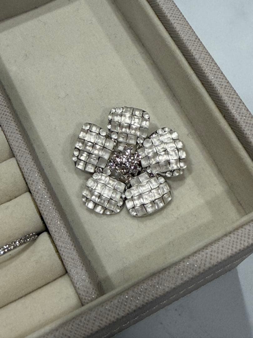 FOXEY 26645ブローチ FLEUR C (やや傷や汚れあり)】フォクシー FOXEY FLEUR 26645 ブローチの古着