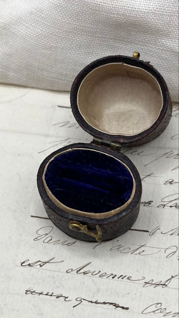 英国アンティークジュエリーボックス レザーラウンドボックス 1900年頃