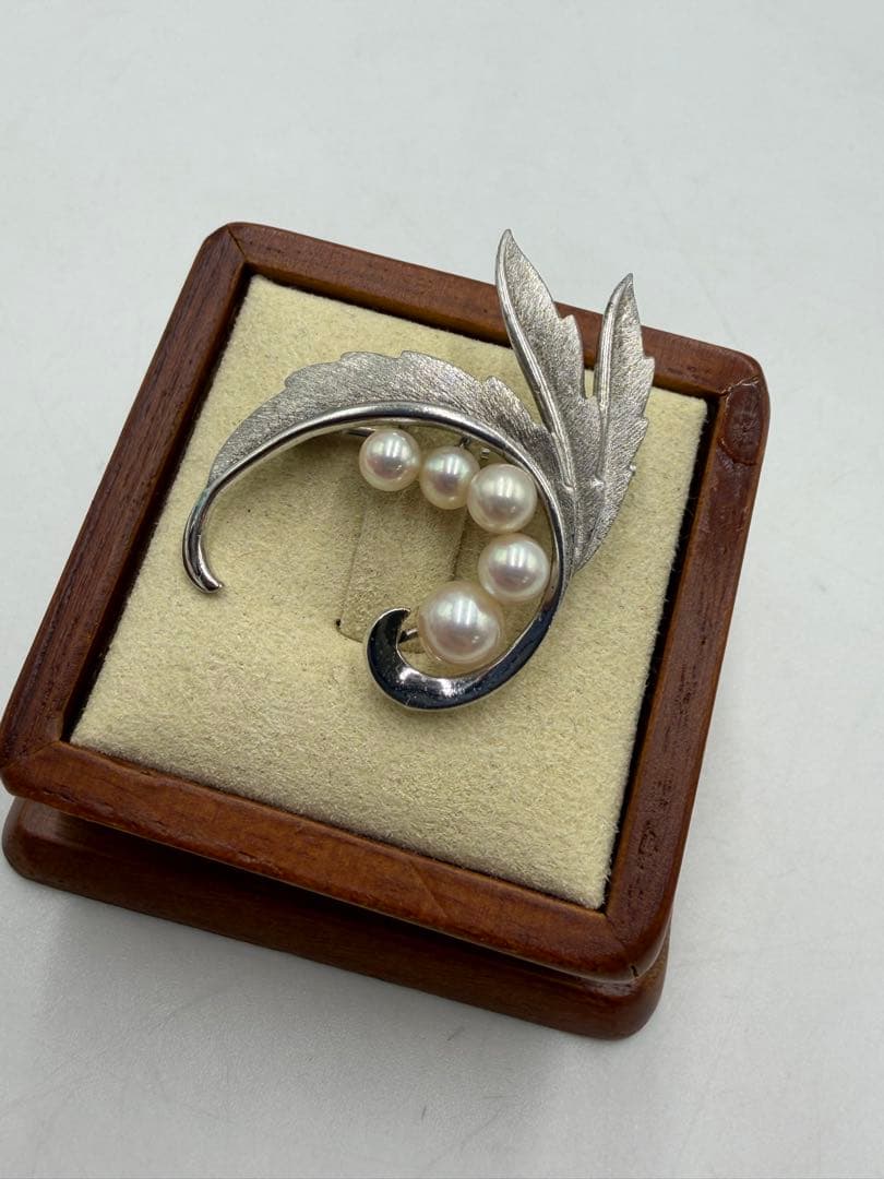 MIKIMOTOパールブローチ 本真珠ブローチ　silver ヴィンテージ ミキモト MIKIMOTO パール ブローチ SILVER 本真珠 シルバー 9珠