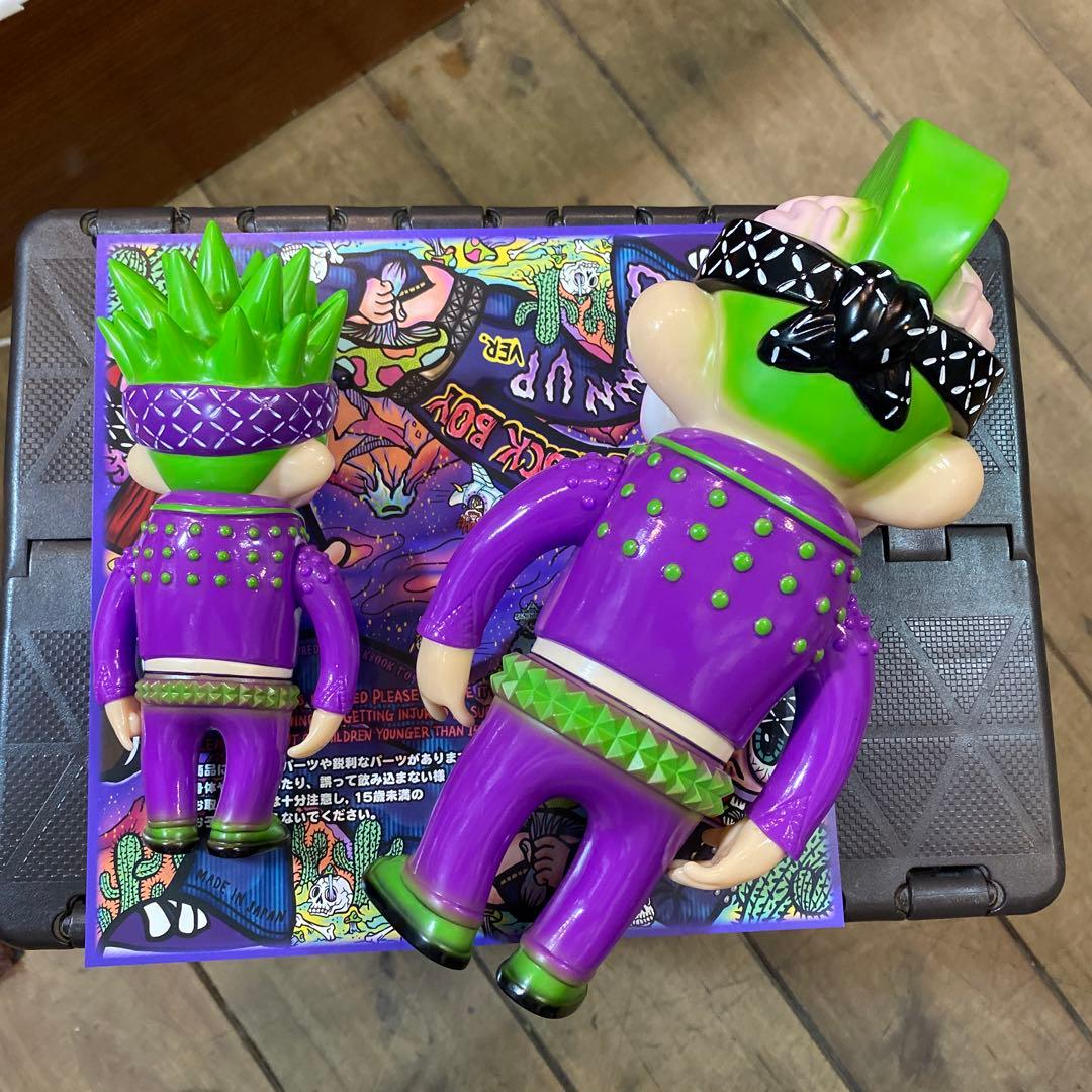 スイサイダル　ブラックブックトイ　グロウスキン 可動式フィギュア 紫緑