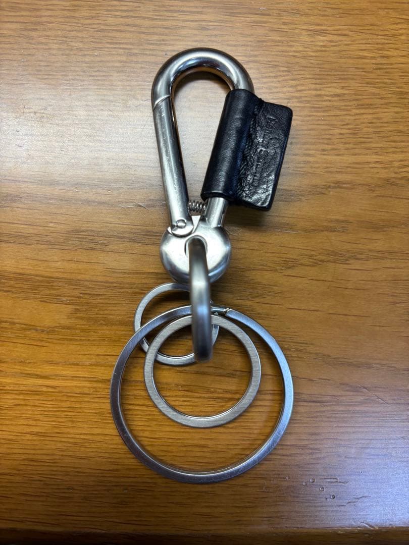 エンダースキーマ　カラナビ　キーリング エンダースキーマ カラビナ / キーリング / デニム・Tシャツに (Hender