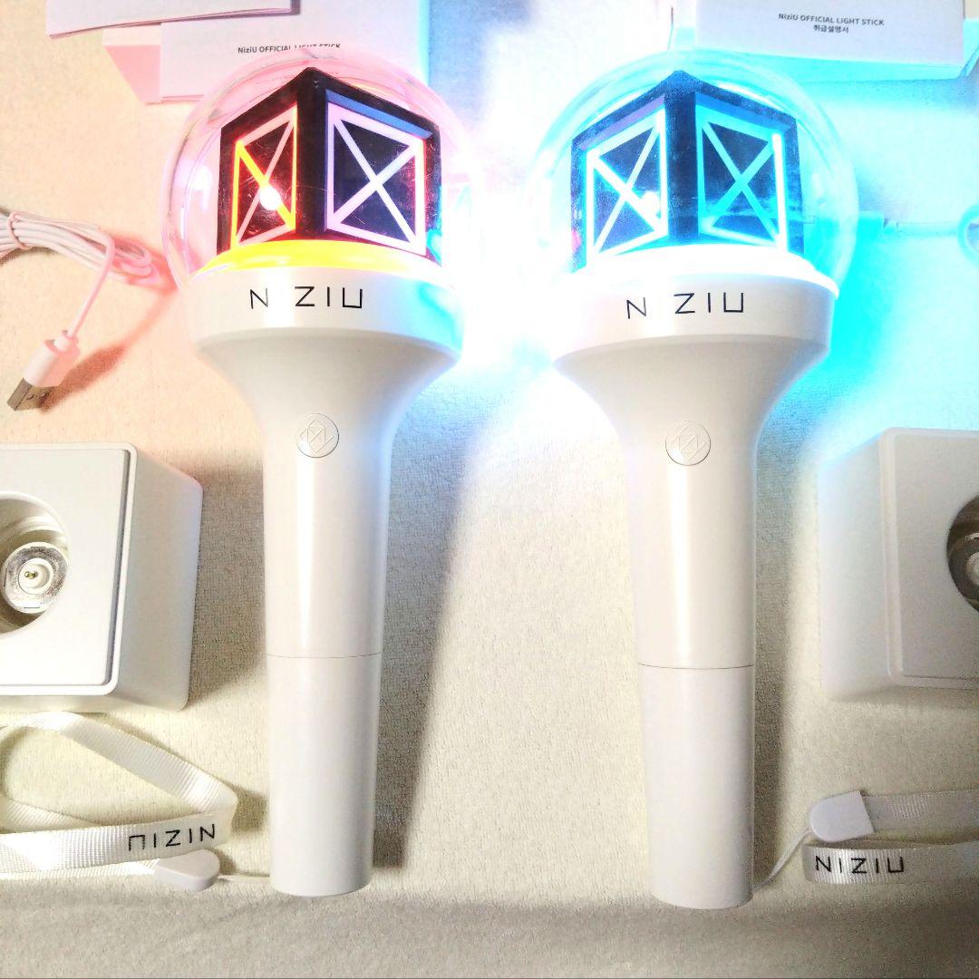 NiziU ペンライト 2本セット 動作確認済 即日発送可 LIGHTSTICK - メルカリ