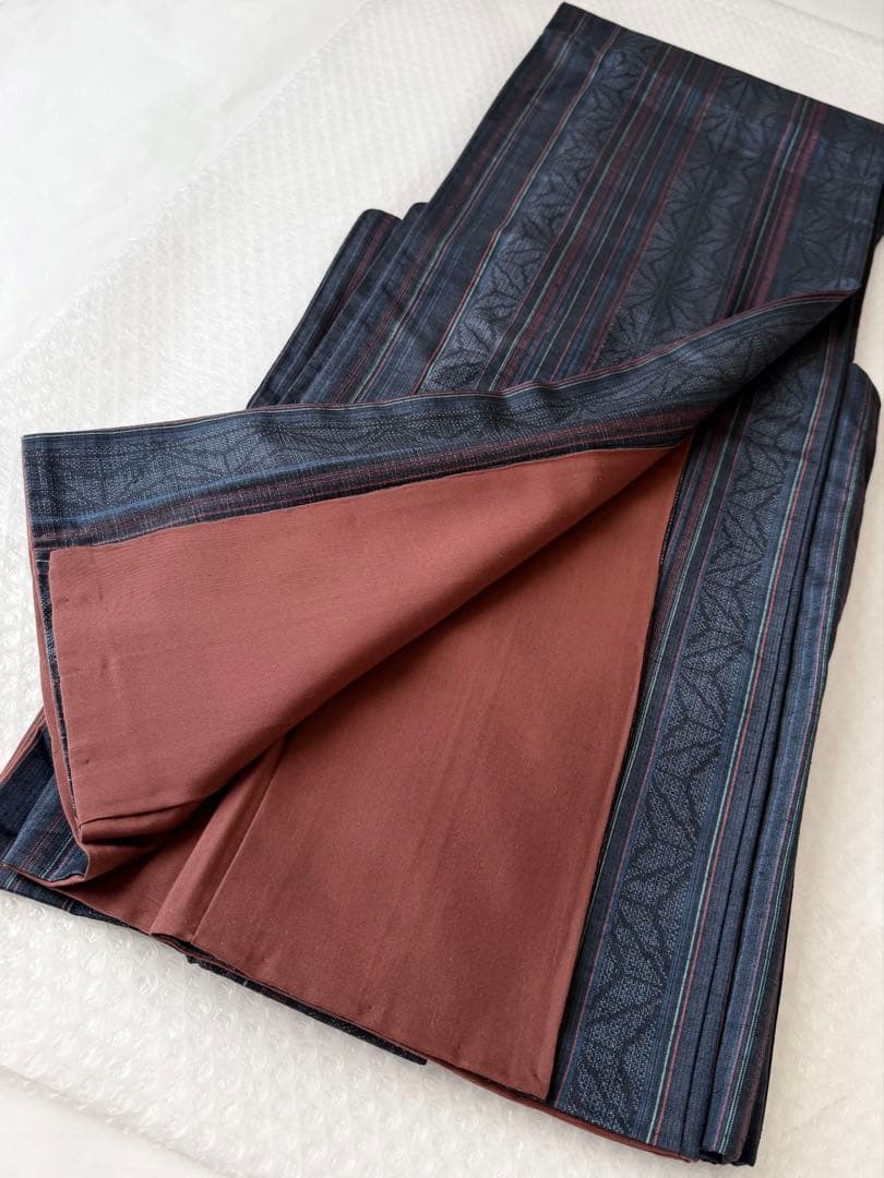 a19 美品 縞に麻の葉模様織り出し 正絹 手織り紬 裄67 - メルカリ