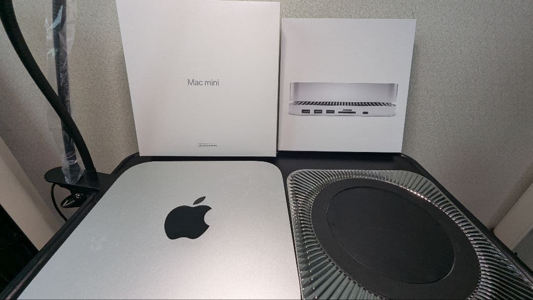 Mac mini M2 本体 M2 Mac mini 実機レビュー、外観編。11年前のインテル Mac miniと比較