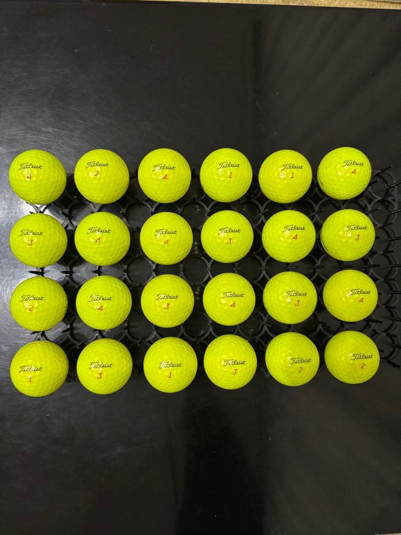 新品に近い　送料込み　タイトリスト　PRO V1x ロストボール 24球セット Pro V1x ロストボール ゴルフボール Titleist ホワイト 30球セット