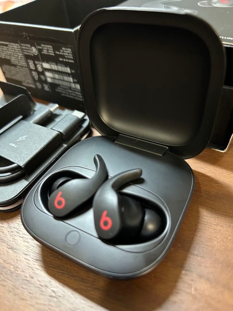 Beats Fit Pro】箱・付属品付き ※イヤーチップM 片方欠品 - メルカリ