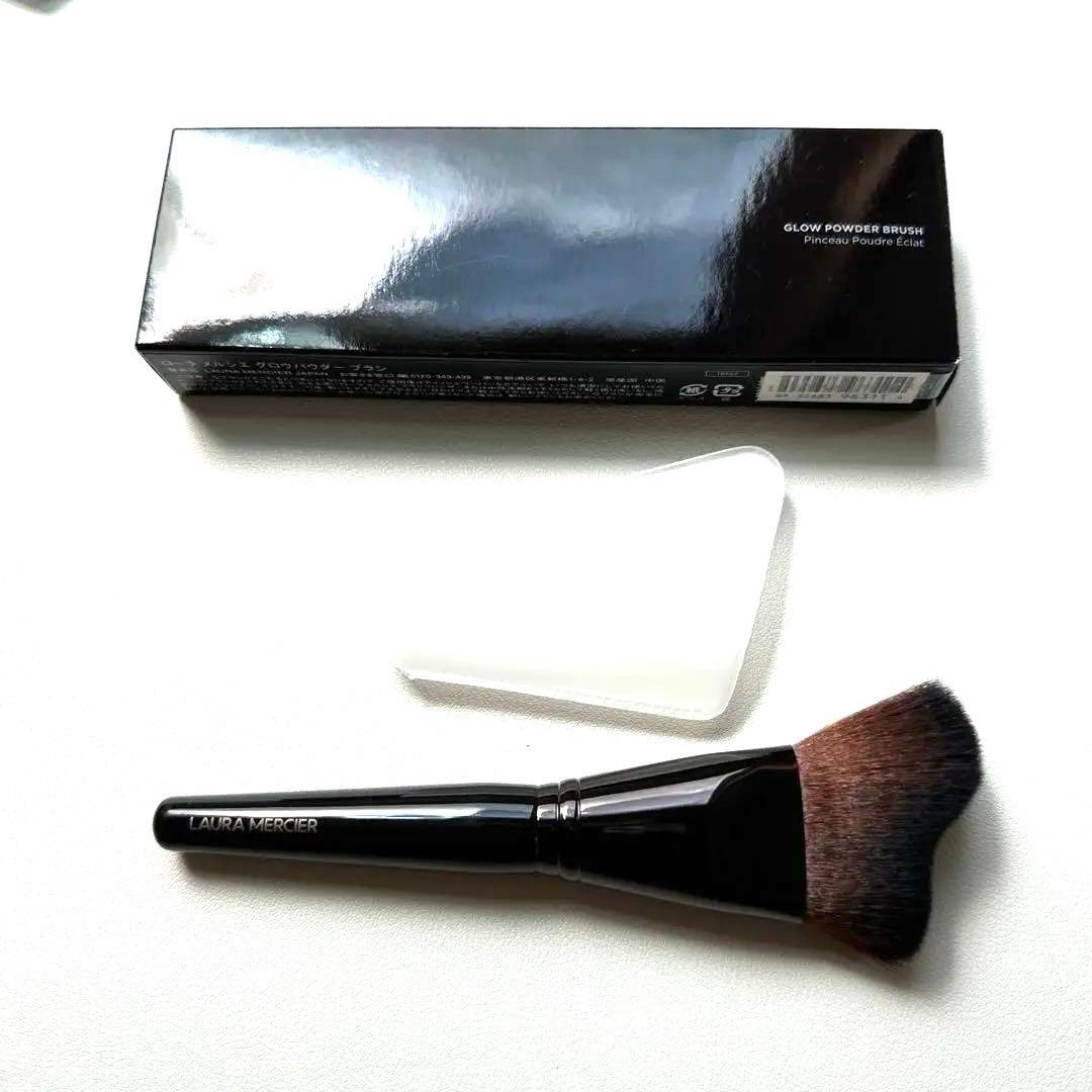 【新品未使用】ローラメルシエ グロウパウダーブラッシュ　メイクブラシ 6d6ab8e090626d210dfb6cf7cfef63