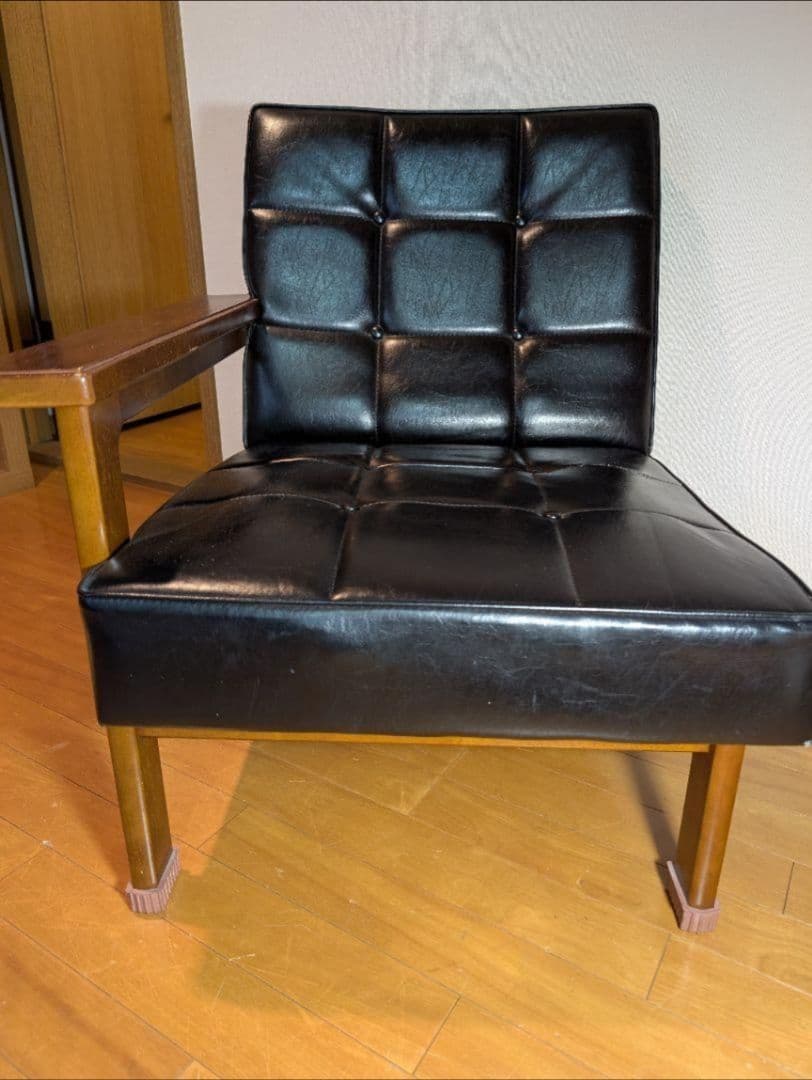 《送料込》カリモク Kチェア 右 スタンダードブラック 1シーター ソファ椅子