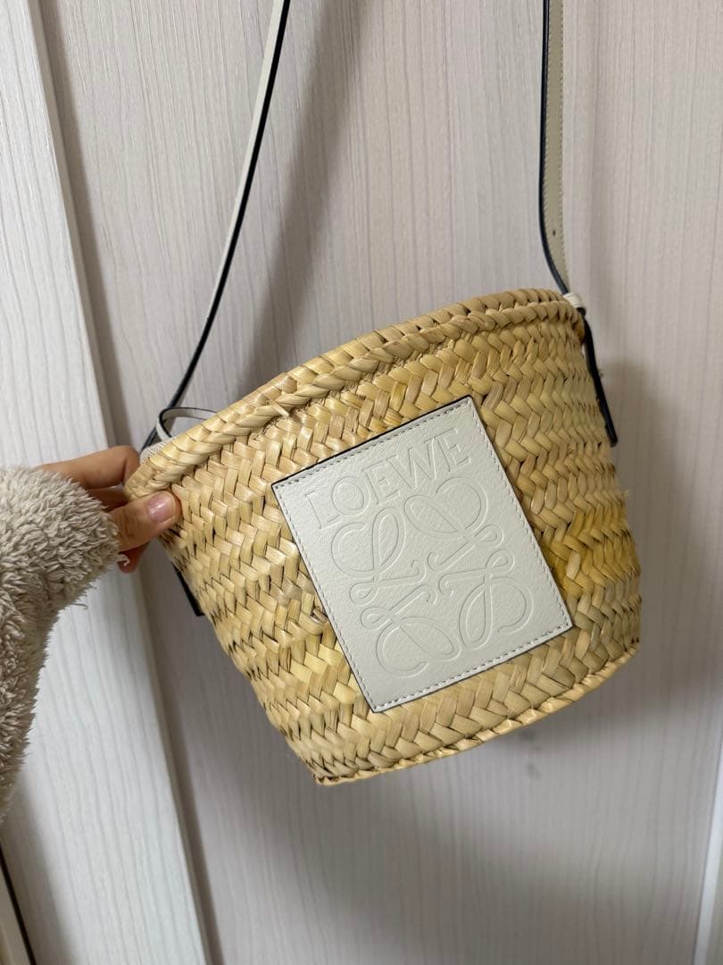 LOEWE ロゴ入りかごバッグ ホワイトの通販はau PAY マーケット - 輸入