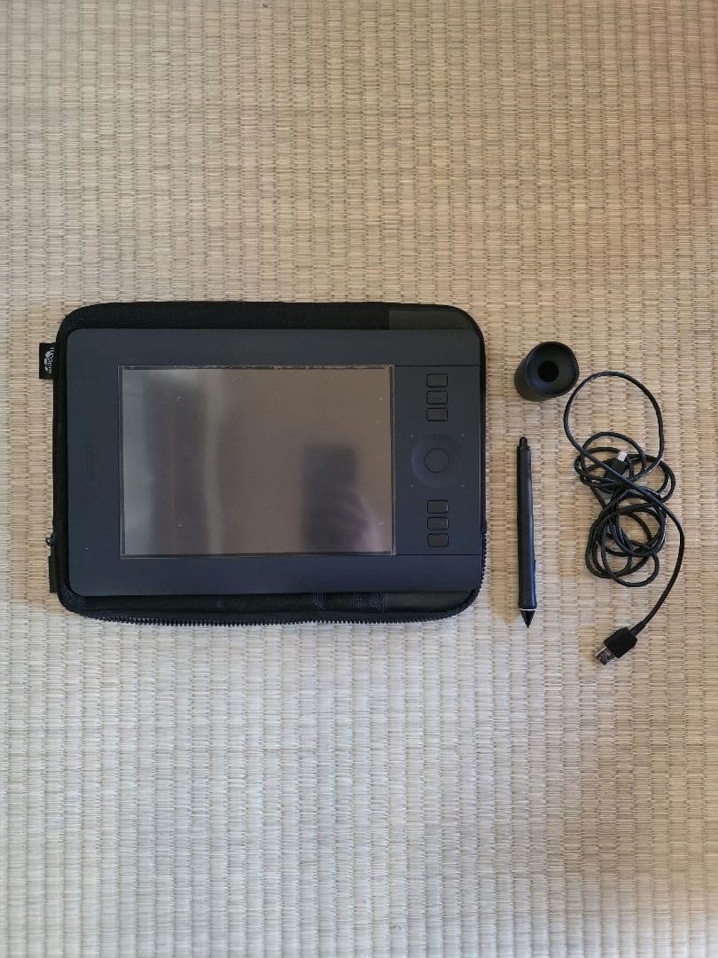 液タブ・ペンタブ Wacom Intuos PTH-451 Amazon.com: Wacom Intuos Pro Digital Graphic Drawing Tablet for