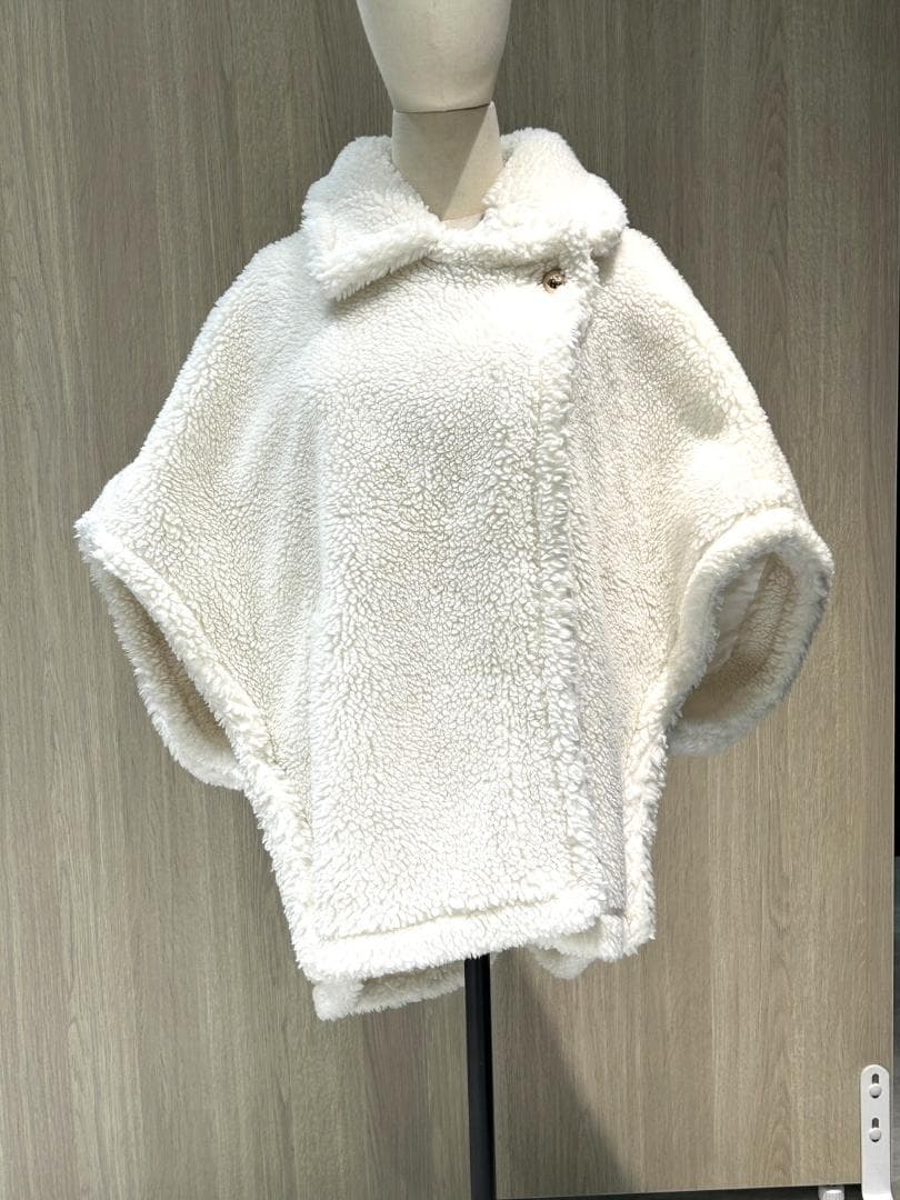 美品】BIRTHDAYBASH ホワイト フリース ポンチョ - メルカリ