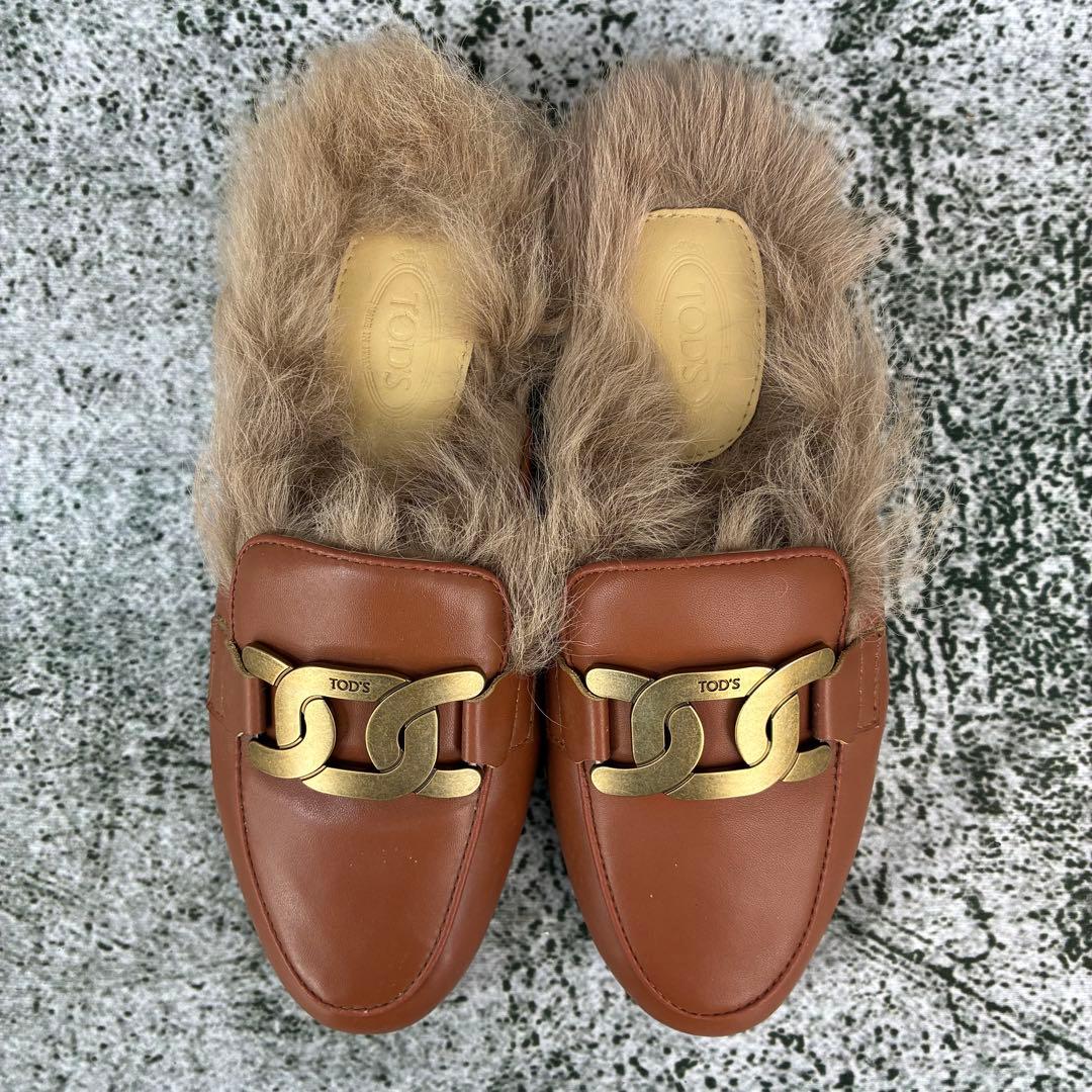 新品同様 トッズ サンダル ゴールド金具 毛皮 - メルカリ