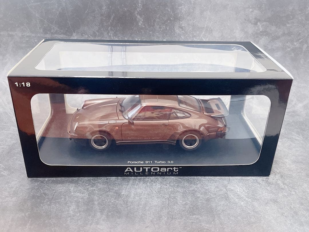 1/18 AUTOart ポルシェ 911 (930) 3.0 ターボ 1/18 AUTOart Porsche 911 (930) Turbo Wangan Midnight Blackbird