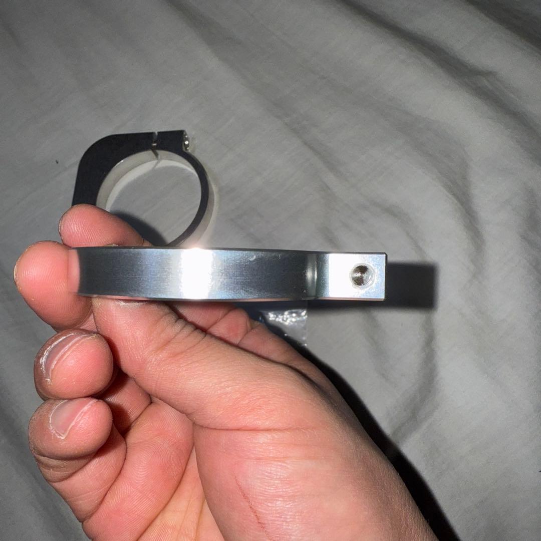 ワンオフ制作 BMW rninet フォーク ウインカークランプ - メルカリ