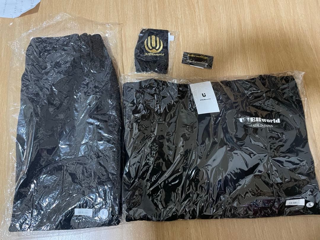 uverworld グローブ　セット Amazon.co.jp: UVERworld グローブ ゴールド シルバー セット 刺繍