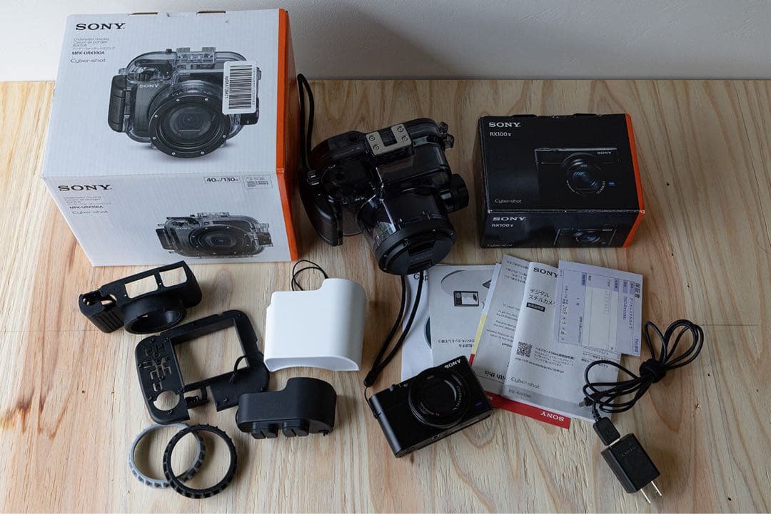 SONY RX100Ⅴ（M5）+オマケ多数　コンパクトデジタルカメラ RX100V(DSC-RX100M5) | デジタルスチルカメラ Cyber-shot