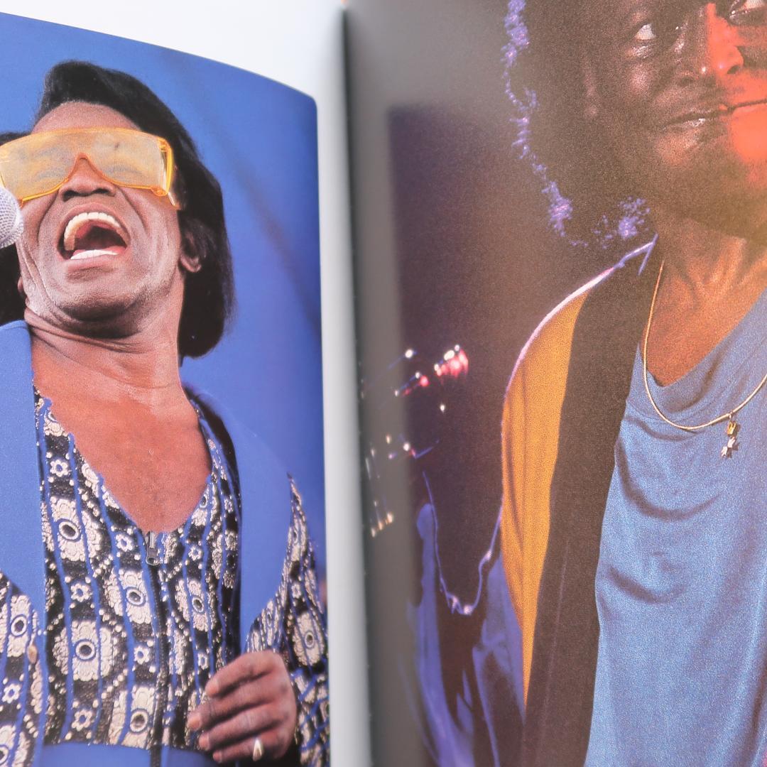 セール！ 希少サイン本　洋書　The Unclosed Eye （写真集）