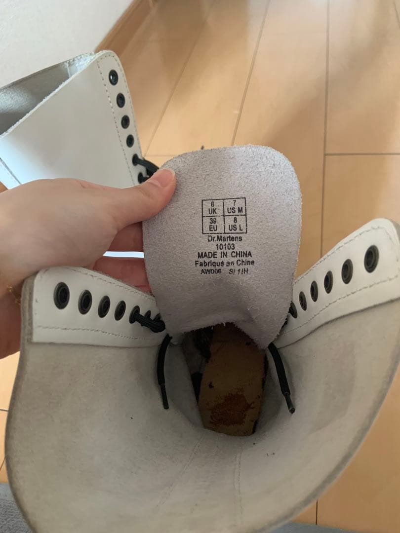 最終値下げ】レア！廃盤モデル Dr.Martens 白ブーツ - メルカリ