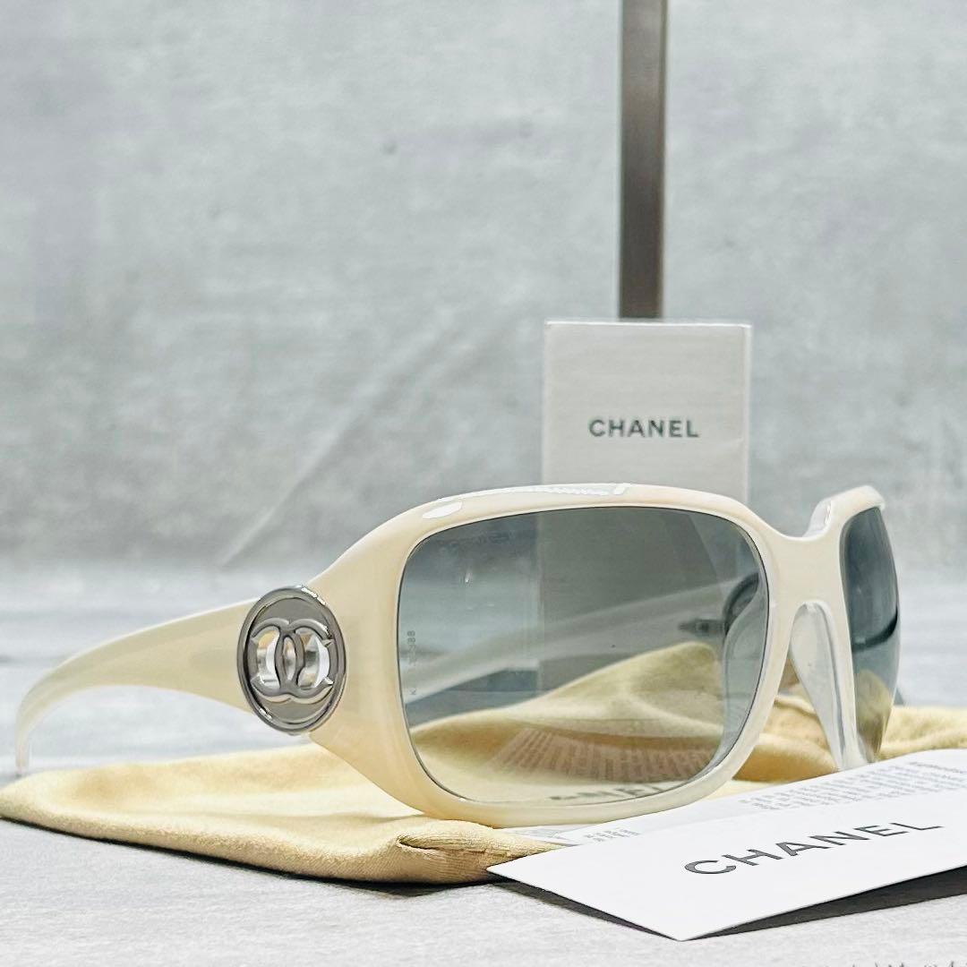 ケース付/美品◯ CHANEL サングラス ココマーク ホワイト アイウェア 楽天市場】【セール】Chanel シャネル サングラス ロゴ 白 ココマーク
