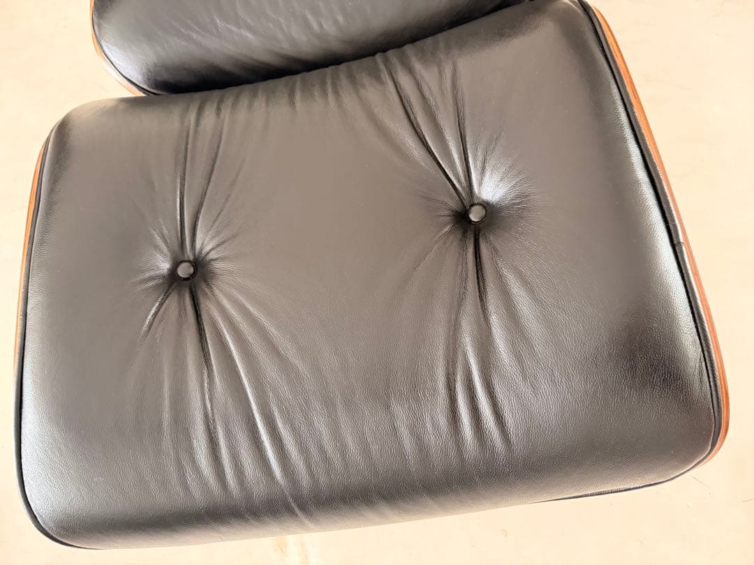 イームズラウンジチェアのレプリカオットマン（ラウンジチェアは付属