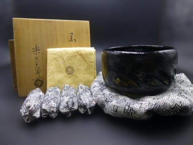 なんたろう楽吉衛衛門　十三代惺入　黒茶碗／共箱・共布／銘「寒雷」／ 十三代 樂吉左衞門（惺入）『 「黒茶碗」銘：清流【1点限り】』 | 陶芸