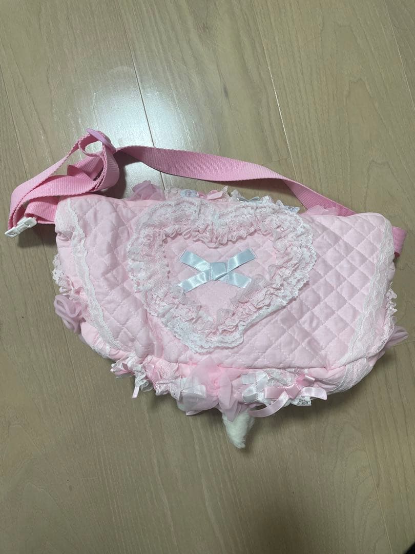 グニフニ♡80s vintegeフラワーbunnyボディバッグ - メルカリ