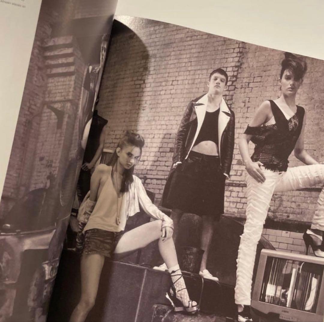 ケイト•モス表紙‼️ i-D Magazine KATE MOSS - メルカリ