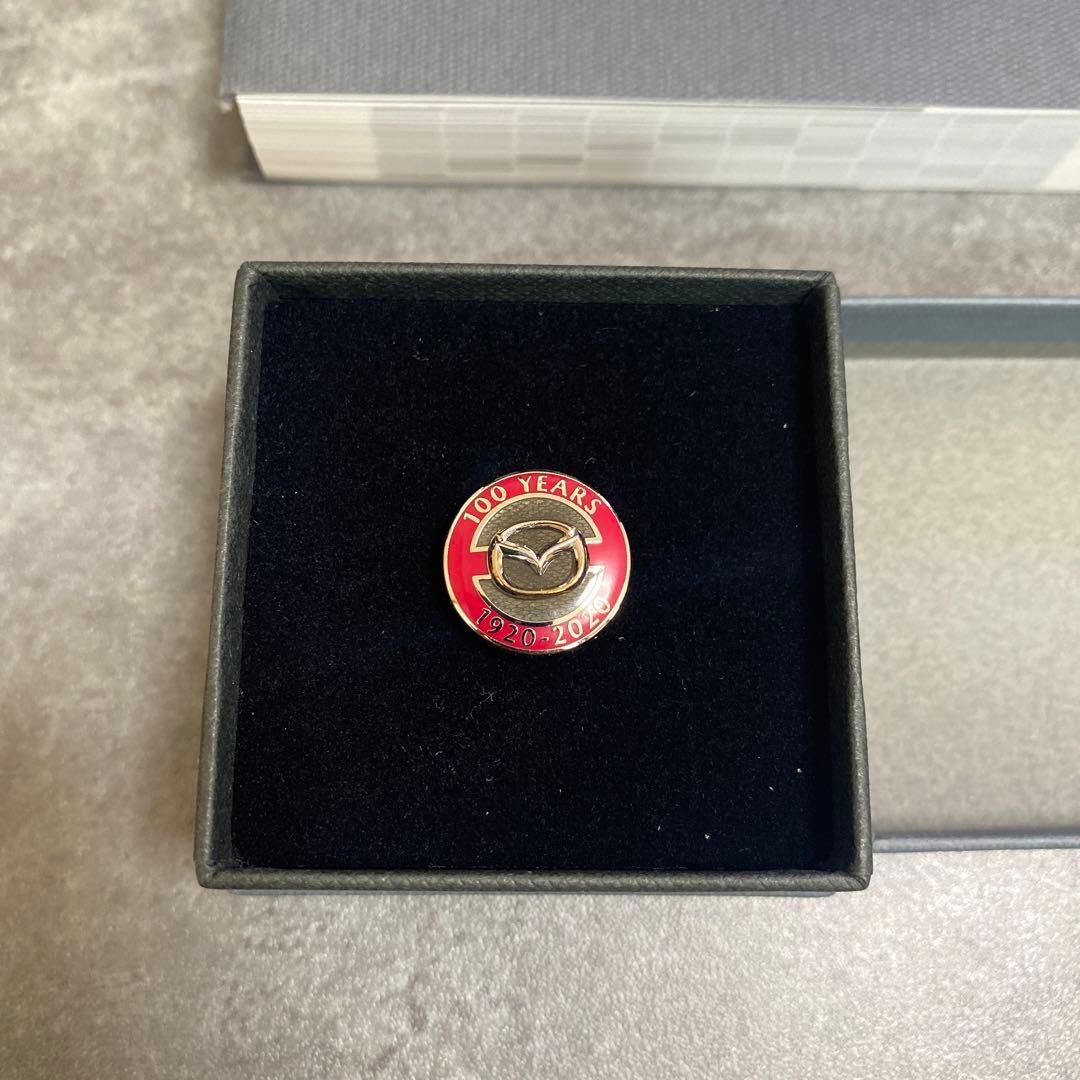 非売品】マツダ100周年 マツダ百年史 エピソード編と記念バッジ - メルカリ