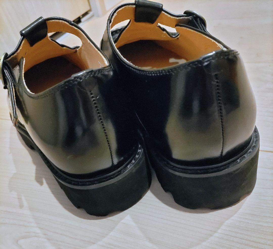 「つま先踊る、大人の相棒」こだわりソールのTストラップシューズ　24.5cm