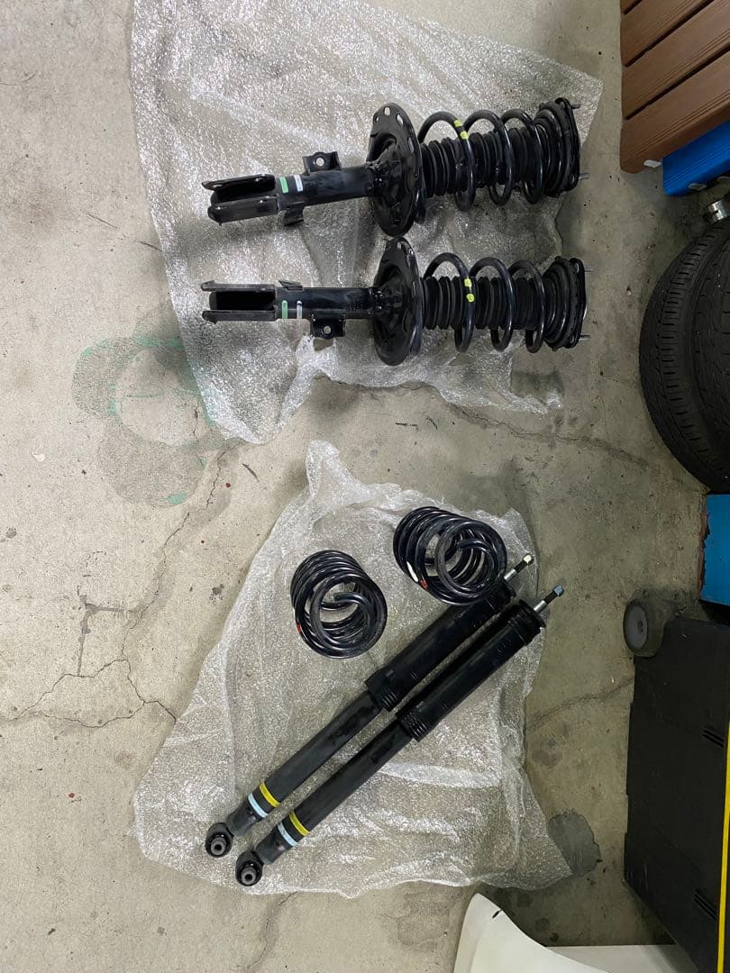 80系ヴォクシー・ノア・エスクァイア》純正ショック・サスペンション