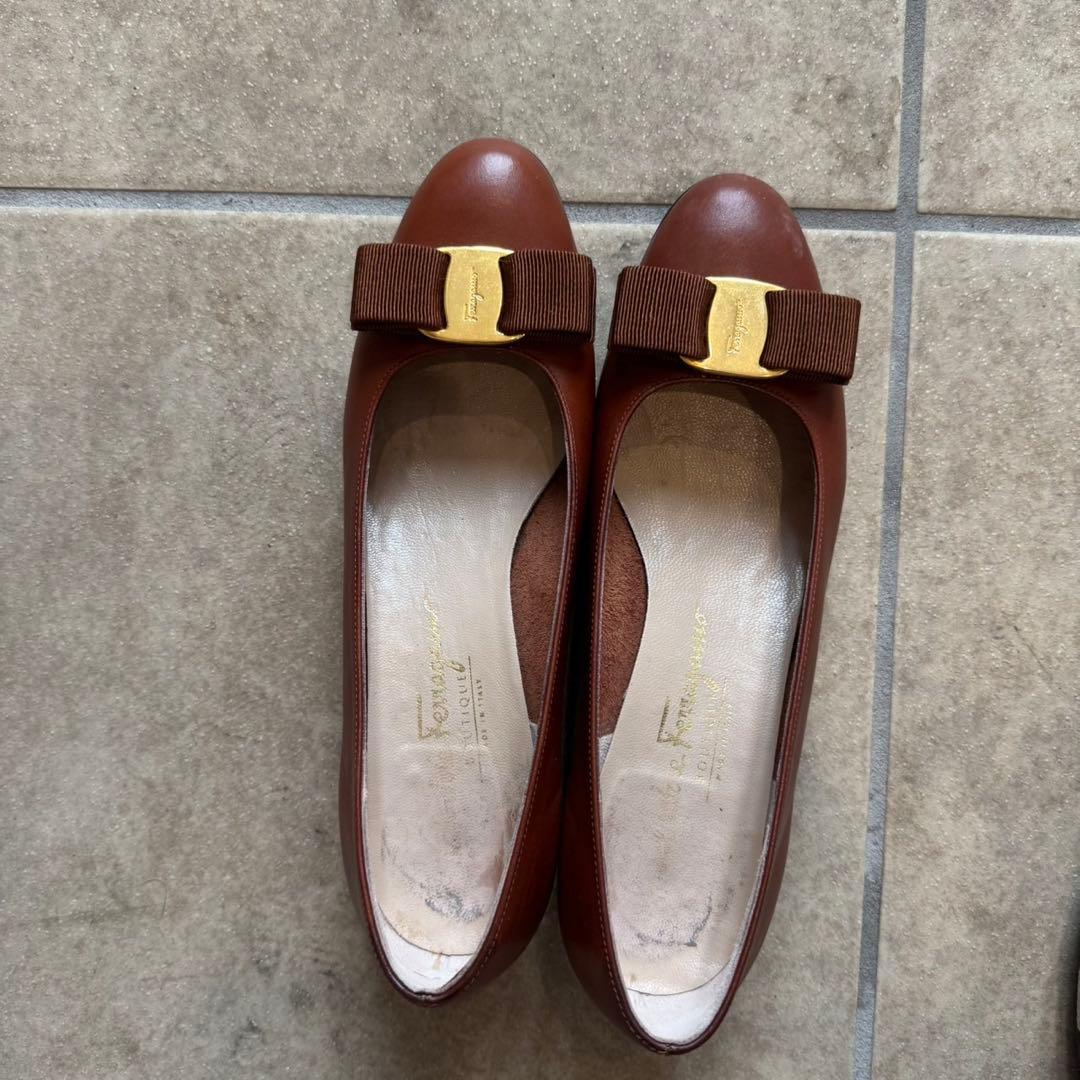 フェラガモ ブラウンレザー バレエフラットシューズ - メルカリ